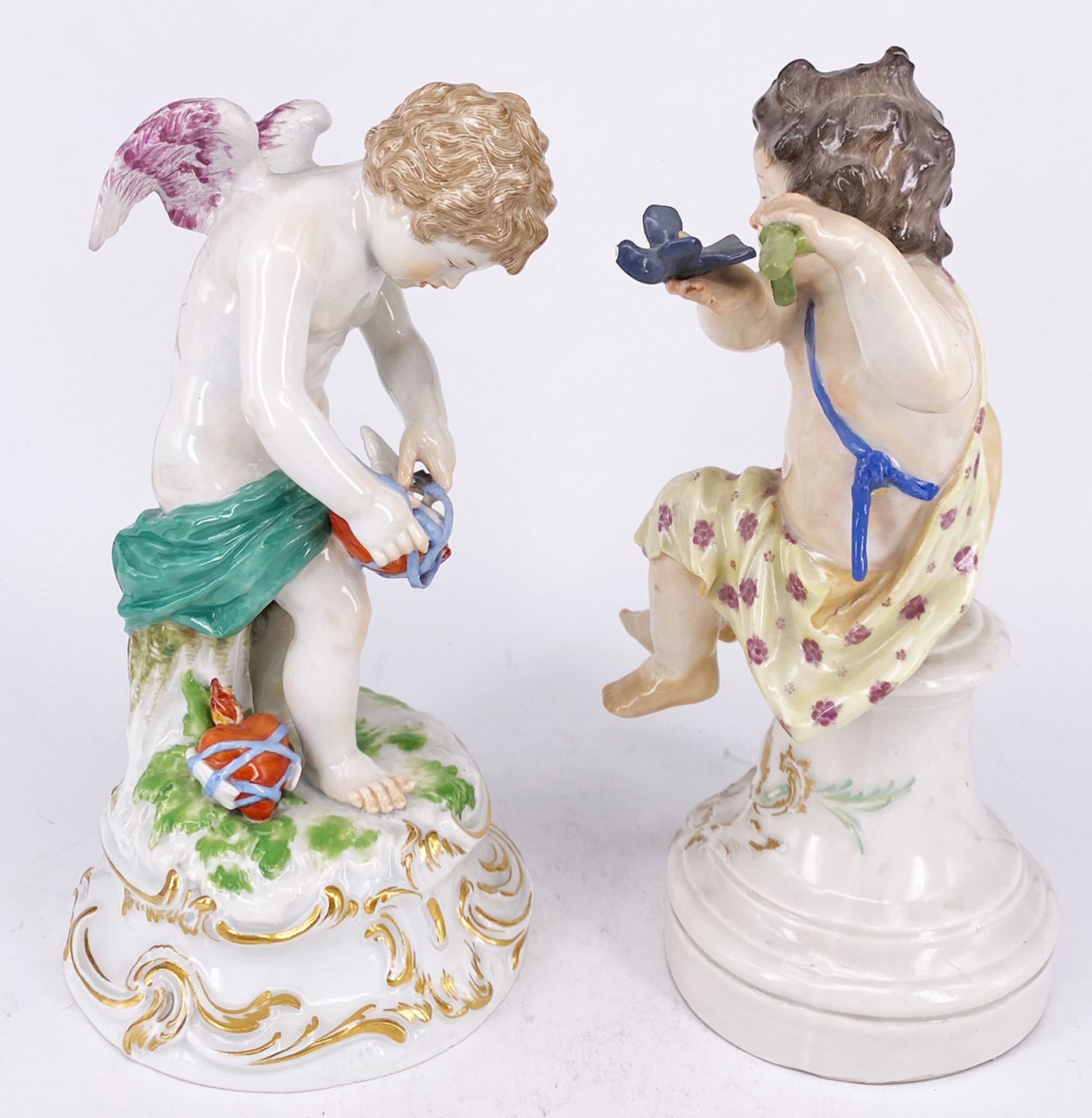 Zwei Porzellan-Figuren, Meissen, "Amor, Herzen bindend": auf Rocaillensockel ein Amor, ein - Bild 4 aus 8