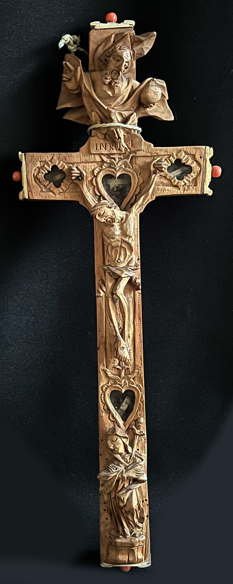 Konvolut Kruzifixe / collection of crucifixes. Teils frühes 19. Jh., bestehend aus: Standkreuz, im - Image 6 of 8