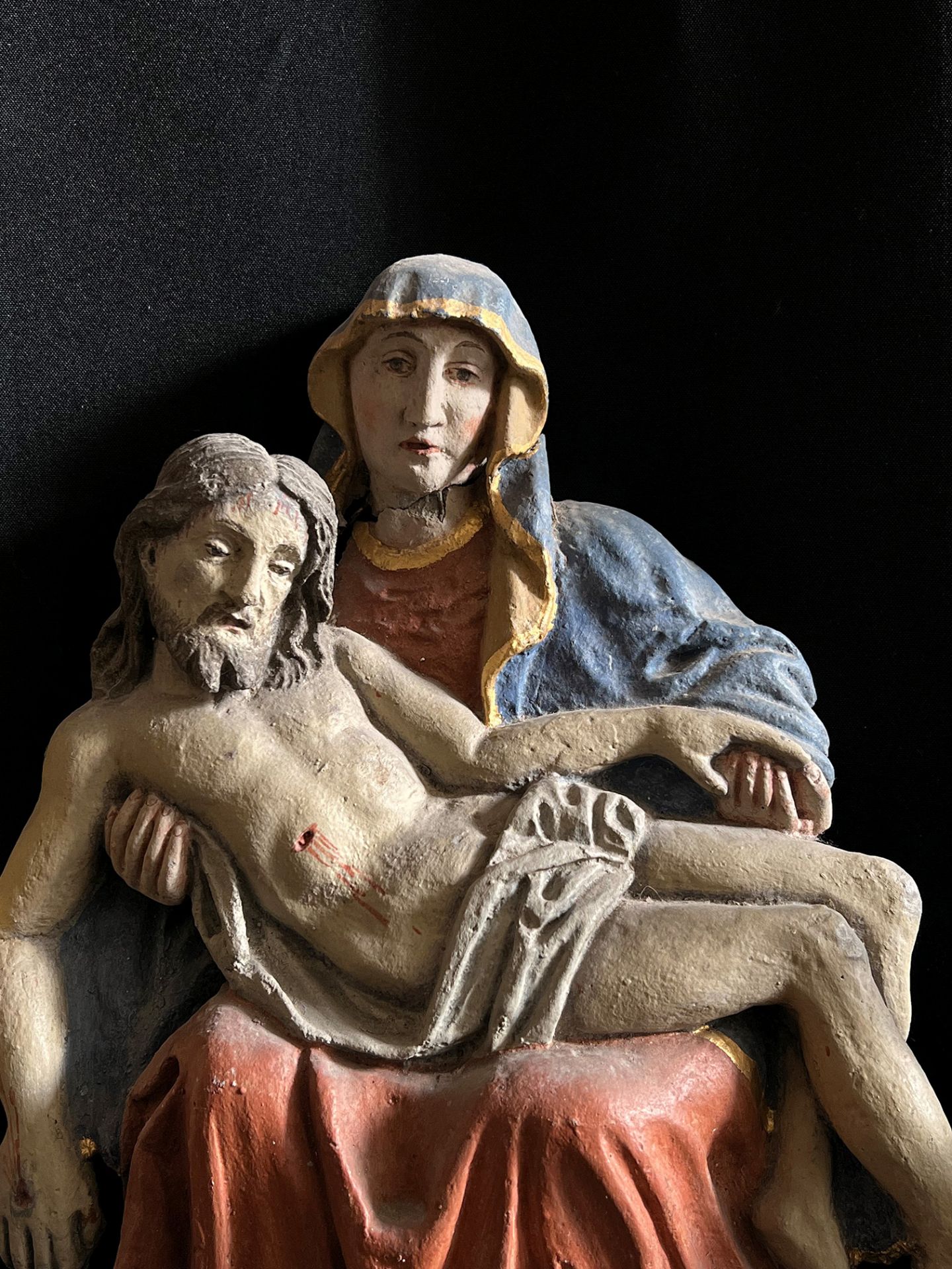 Konvolut aus drei Figuren, Holz, Steinguss, Altersspuren/ collection of three figures, wood, cast - Image 2 of 6