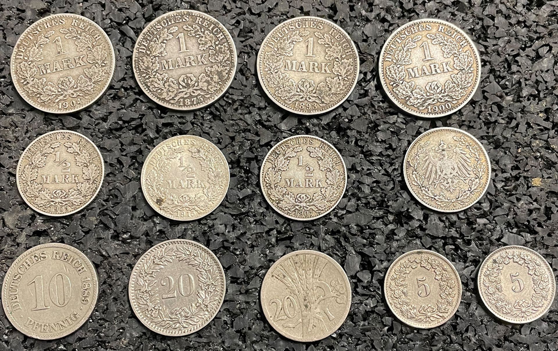 Konvolut Münzen: 4 x 1 Mark (1875, 1893, 1900, 1904); 4 x 1/2 Mark (1905, 1905, 1907, 1915); 1 x