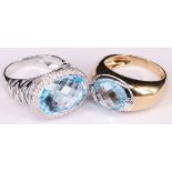Zwei Damenringe mit hellblauem Topas: breiter Ring mit großem Stein und kleinen Brillianten, 750er