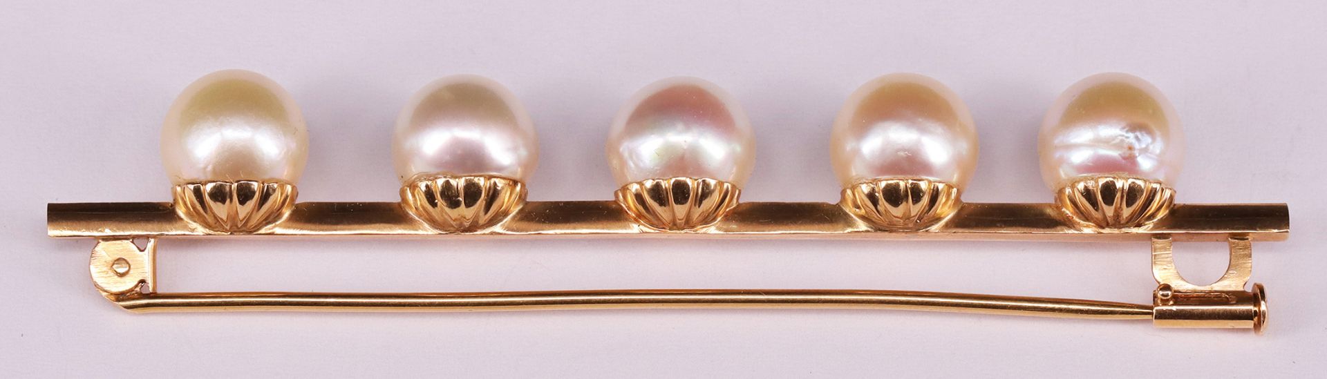Set mit Perlen: Brosche, Armreif, Kette. Armreif, 585er GG, Handarbeit mit barocker Südseeperle, - Image 2 of 7
