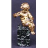 Kleiner Putto, Bronze auf dunklem Marmorsockel, Florenz, 1680, H. 8,5 cm. / Small putto, bronze on