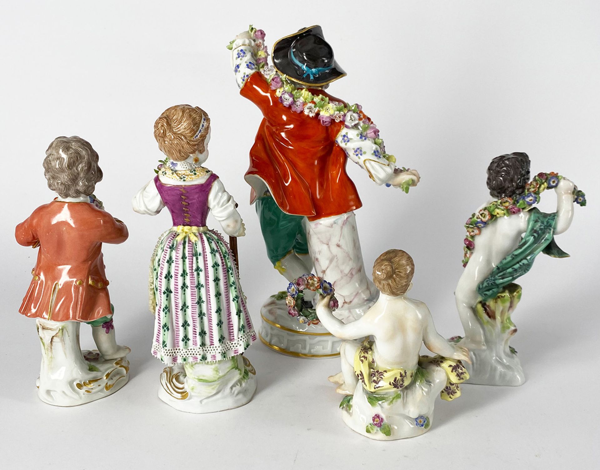 Meissen, Konvolut Figuren mit Blumen: Höfischer Herr mit Hut und Blumengirlande über den - Bild 2 aus 11