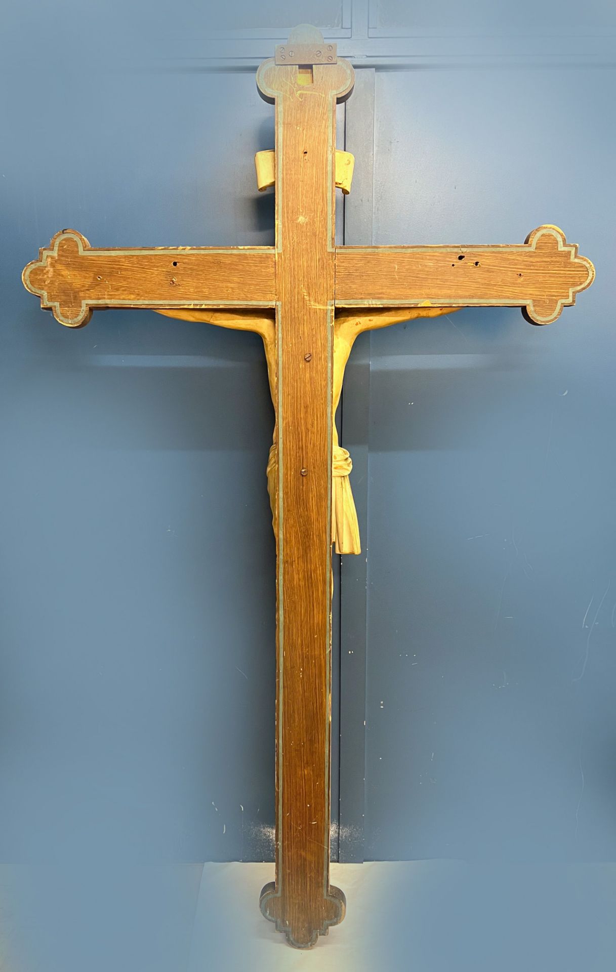 Großer Christus am Kreuz/ Large crucifixion. Mitte 19. Jh., mit den vier Symbolen für die - Image 5 of 6