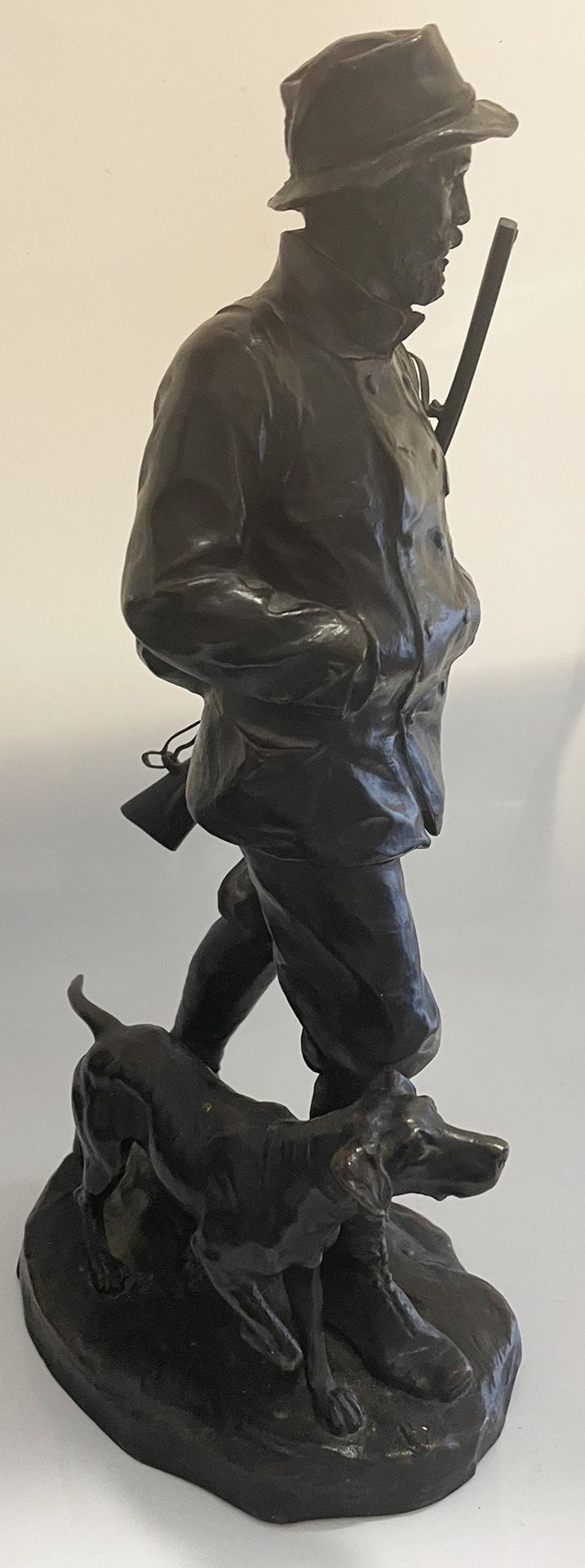 Hans Müller (Wien 1873 - 1937). Jäger mit Hund. Skulpur, Bronze, dunkelbraun patiniert, signiert; - Image 2 of 3