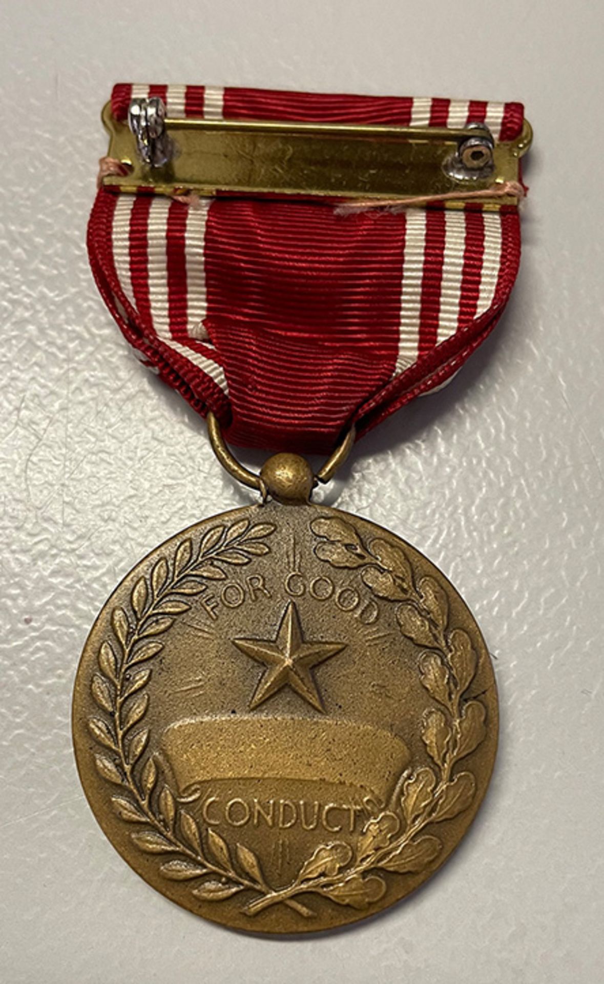 United States Army 2 Auszeichnungen: 1 x Good Conduct Medal; Obverse: relief eagle depicted - Bild 4 aus 7