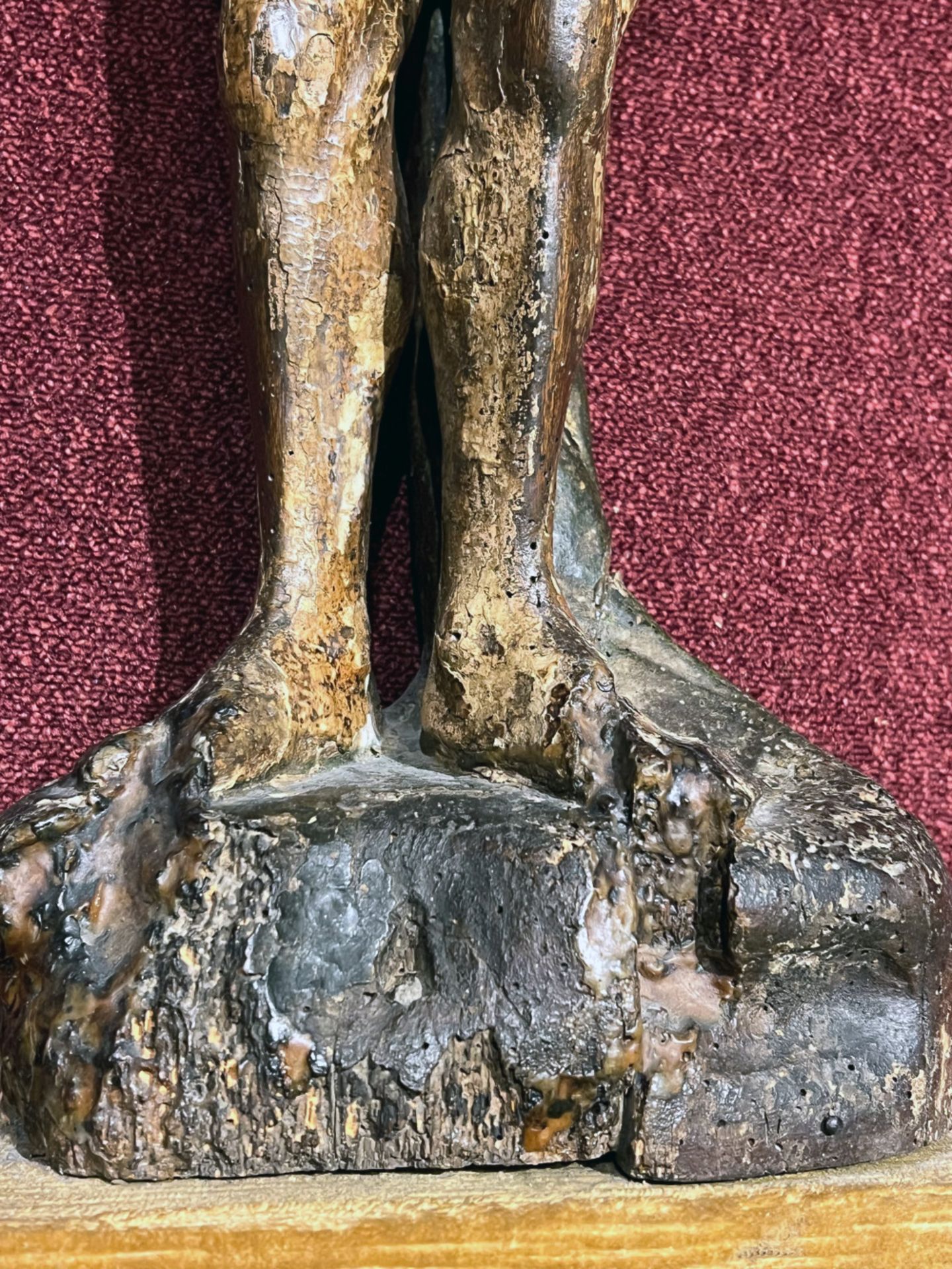 Hl. Sebastian, Holz, wohl 15. Jh., H. 75 cm; mit Konsole H. 98 cm - Bild 6 aus 11