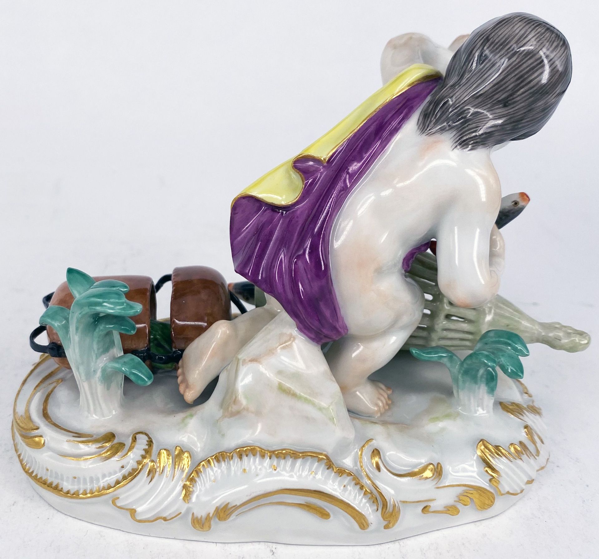 Meissen, Konvolut bestehend aus vier Figuren: zwei aus einer Serie der "vier Elemente": Putto als - Bild 4 aus 6