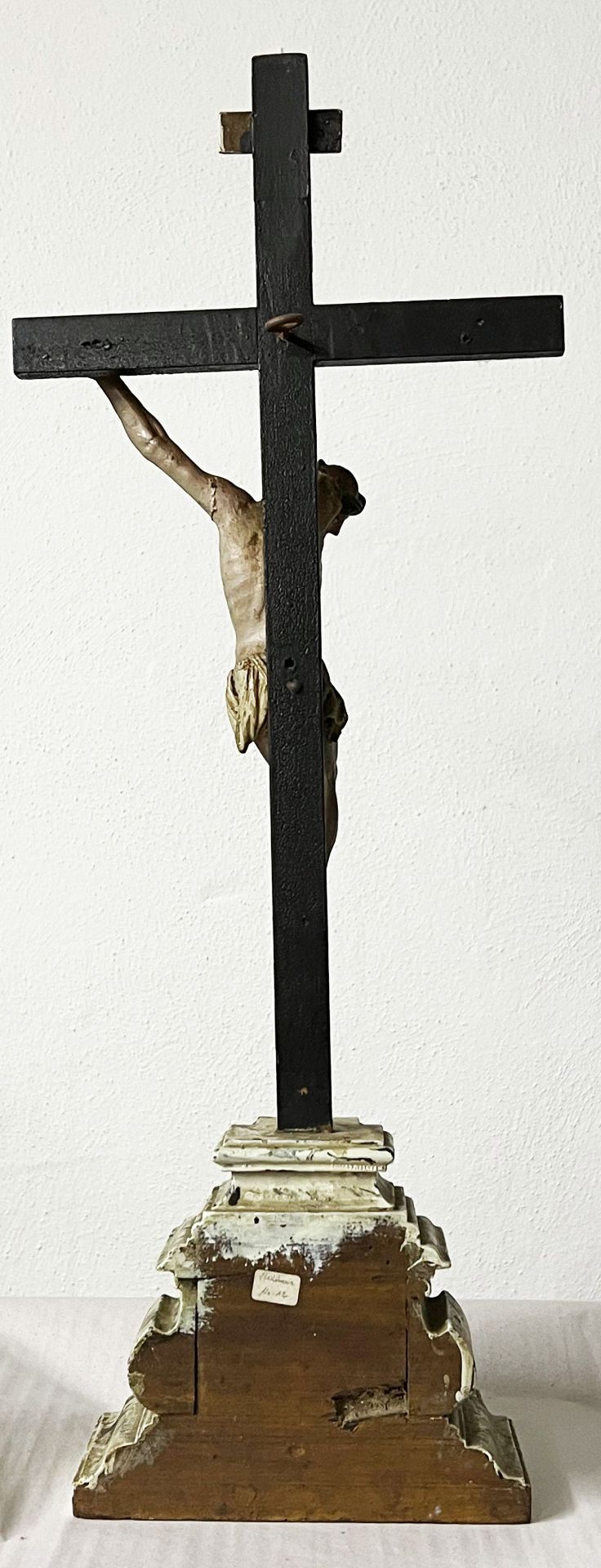 Kruzifix/ crucifixion. 18./ 19. Jh., Holz, farbig gefasst, Altersspuren, Arm fehlt etc, H. 63 cm - Image 4 of 4