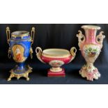 3 Sammlerobjekte, Porzellan, 19. Jh., bzw um 1900, Altersspuren: blaugrundige Vase mit Darstellung