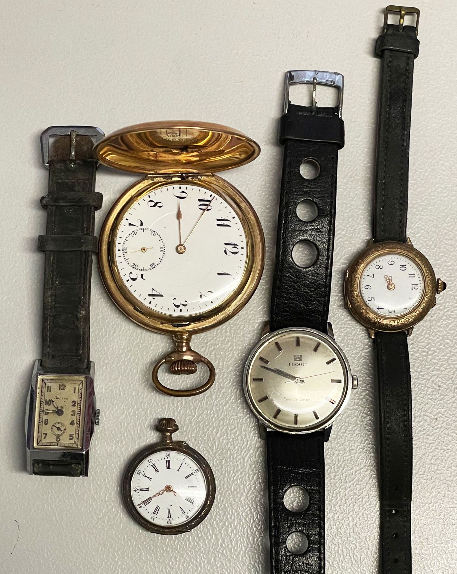 Konvolut Uhren, Taschenuhr Silber, vergoldet, Uhr läuft nicht an, Werk nicht geprüft; zusätzlich