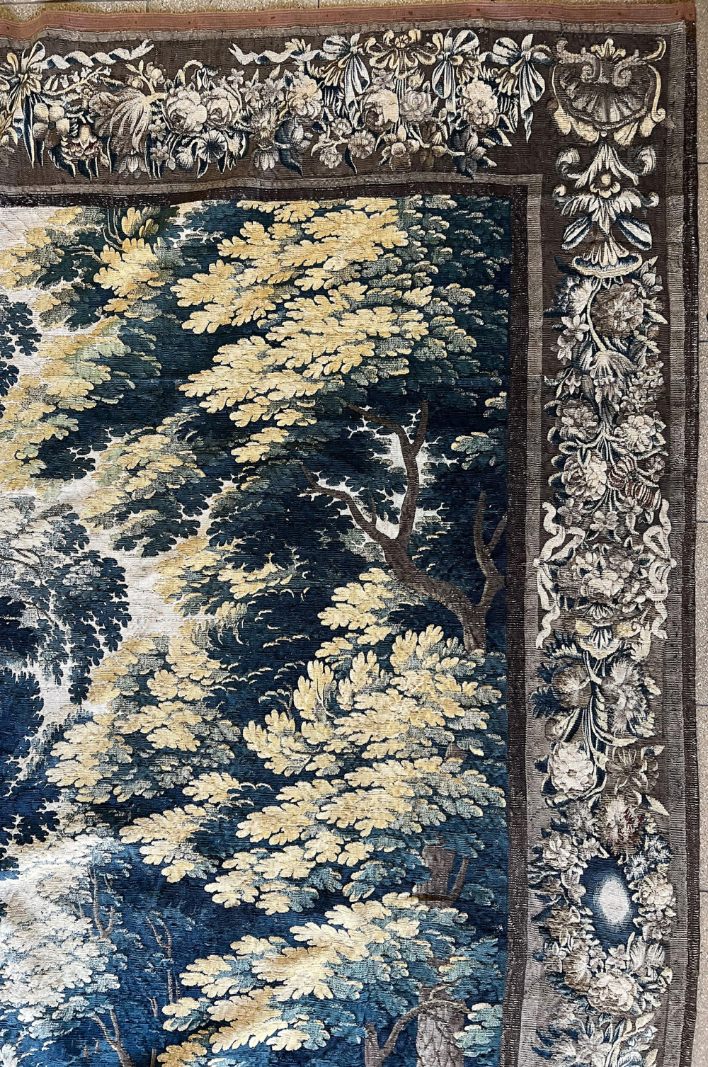 Große Tapisserie, 310 x 460 cm. Flandern, 18. Jahrhundert. Prächtiger, flämischer Wirkteppich in den - Image 5 of 18