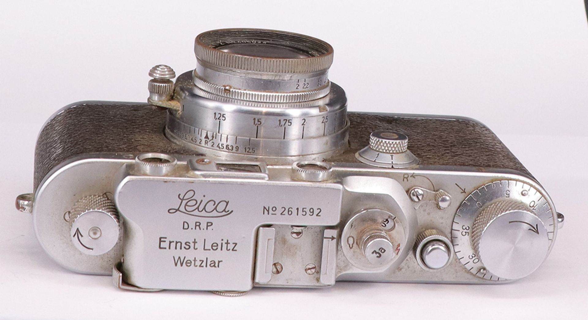 Leica, D.R.P. Ernst Leitz, Wetzlar, Kamera Nr. 261592, Objektiv f=5 cm 1:2, No 405024, Zustand: - Image 4 of 6