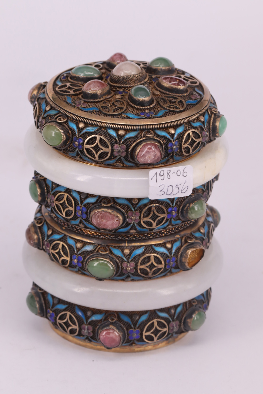 Zierdose bzw. kleines asiatisches Gefäß mit Deckel, mind. 800er Silber mit feinen floralen - Image 15 of 16