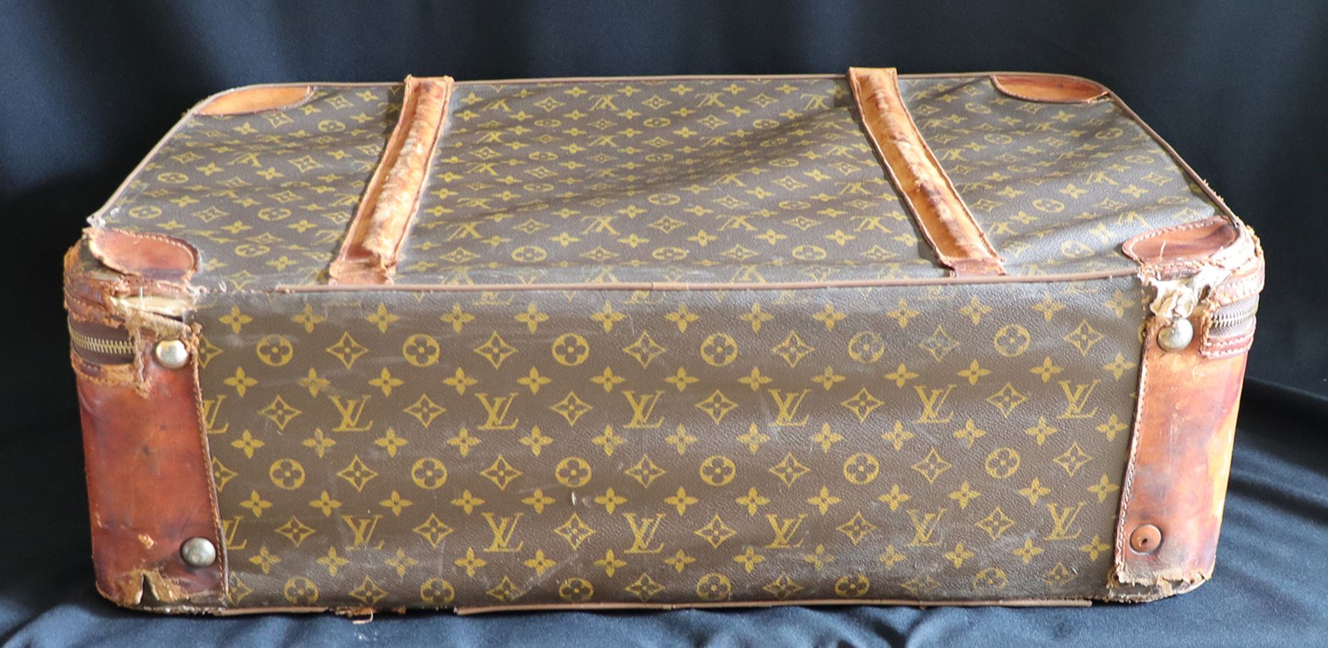 Louis VUITTON. Koffer, Valise, Vintage, LOUIS VUITTON TRAVELING CASE, 47 x 69 x 22 cm - Image 10 of 10