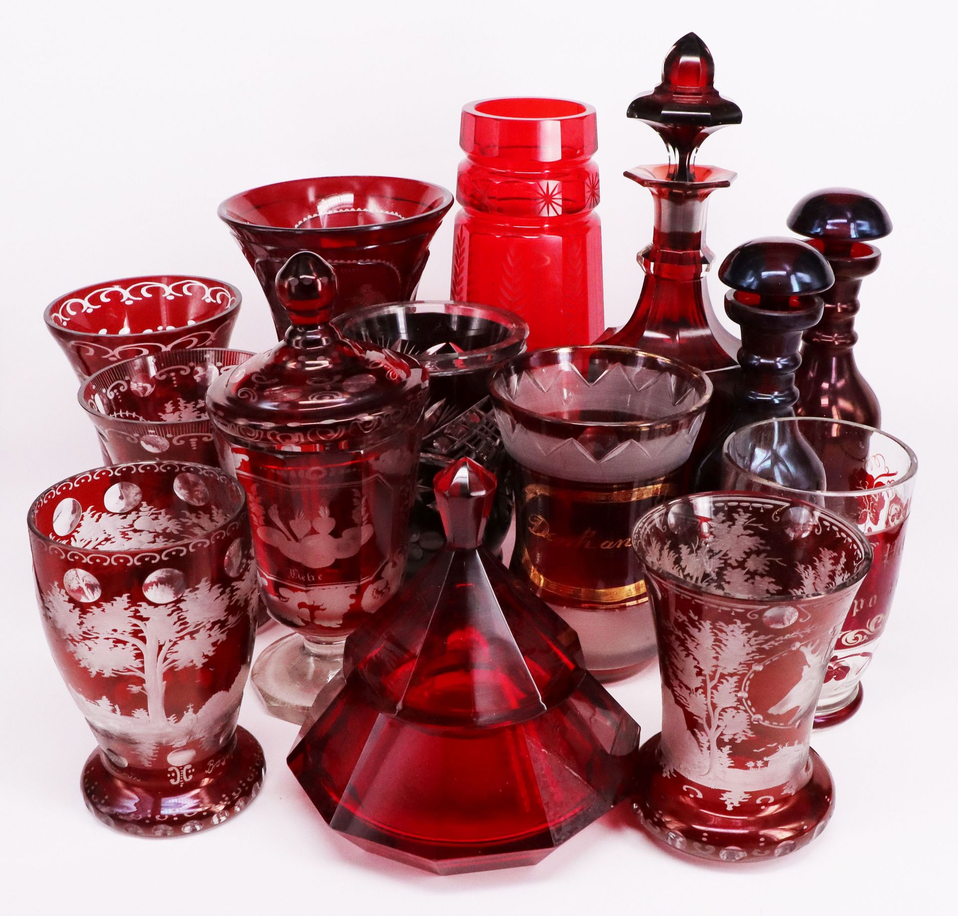 Konvolut aus rotem Glas, Rubinglas, überw. 19. Jh., bömisch, Sammlungsauflösung: Vase auf vier