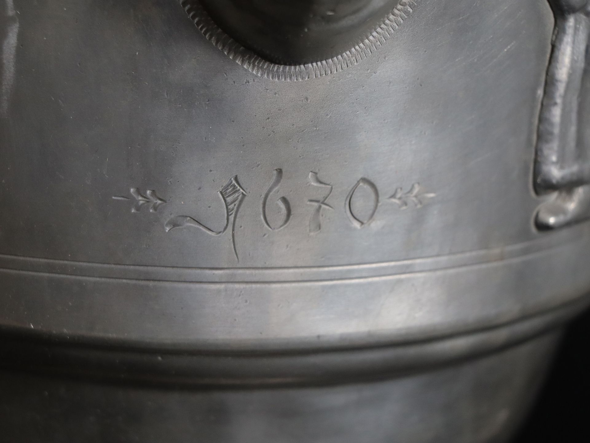 Große schwere Schraubkanne Zinn, Marken, 5,2 kg, H 50 cm / Large heavy screw jug pewter, marks, 5. - Image 4 of 10