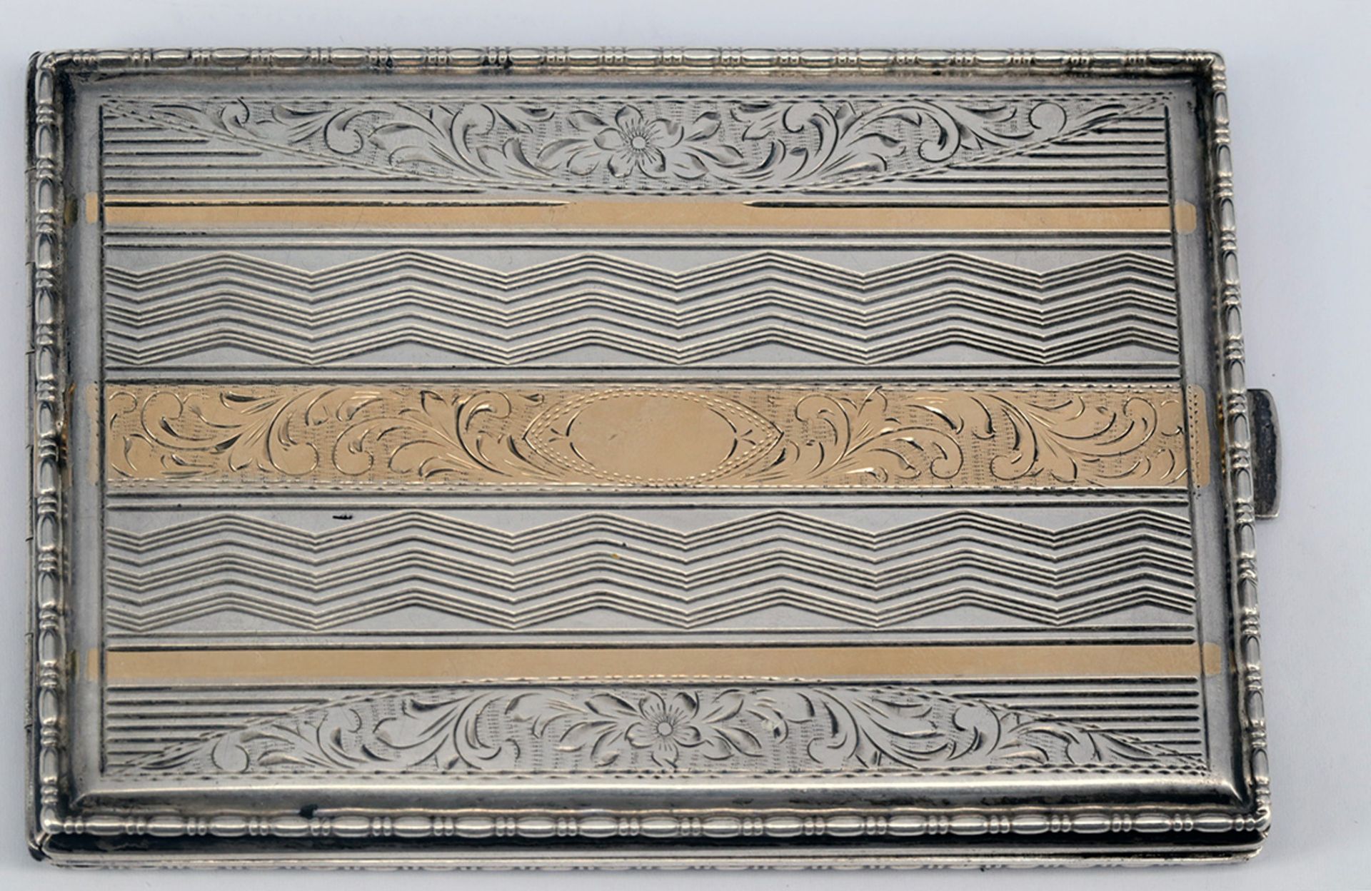 Zigarettendose, Silber (geprüft), mit Ornamentik teils in 585er Gold, 7,5 x 10,8 cm, Altersspuren,