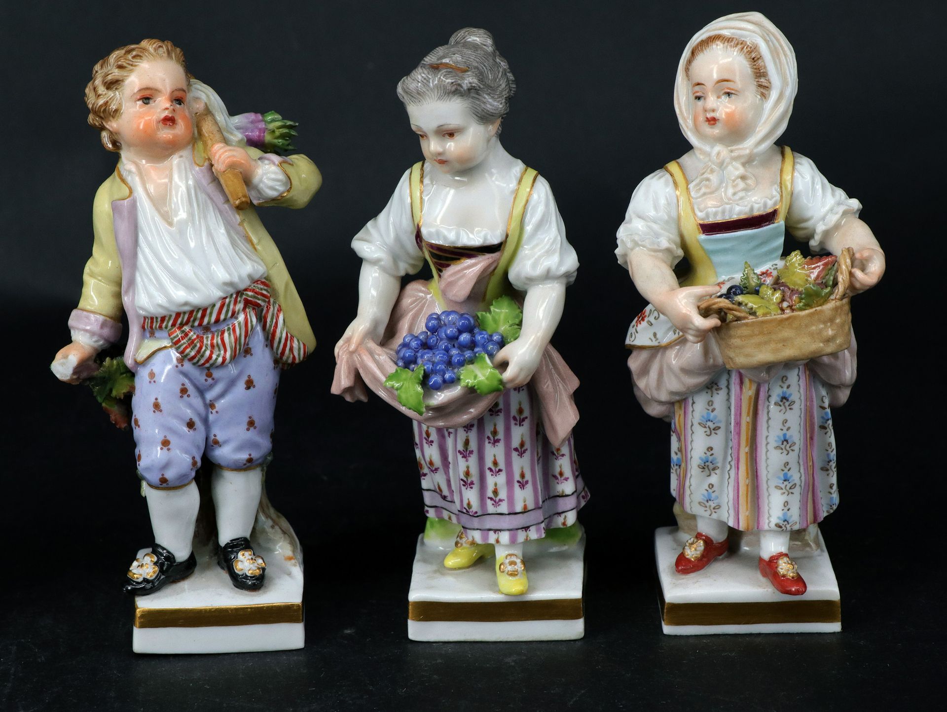 Meissen, Konvolut 5 Figuren, Porzellan, farbig staffiert. 2 Mädchen mit Trauben, G2 und G5, - Bild 2 aus 10