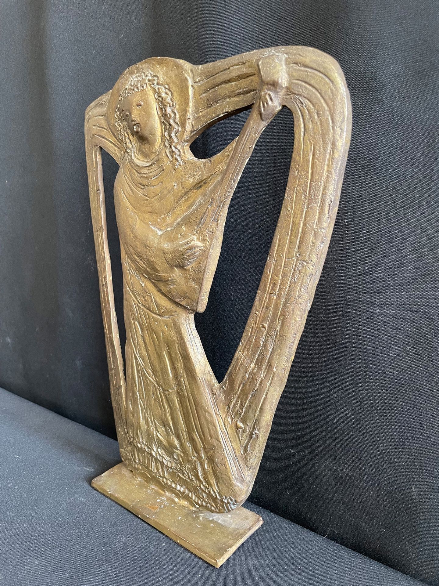 Laute spielender Engel, Bronze, Julius Bausenwein (Rimpar 1913 - 1962), das Objekt stammt aus dem - Image 4 of 5