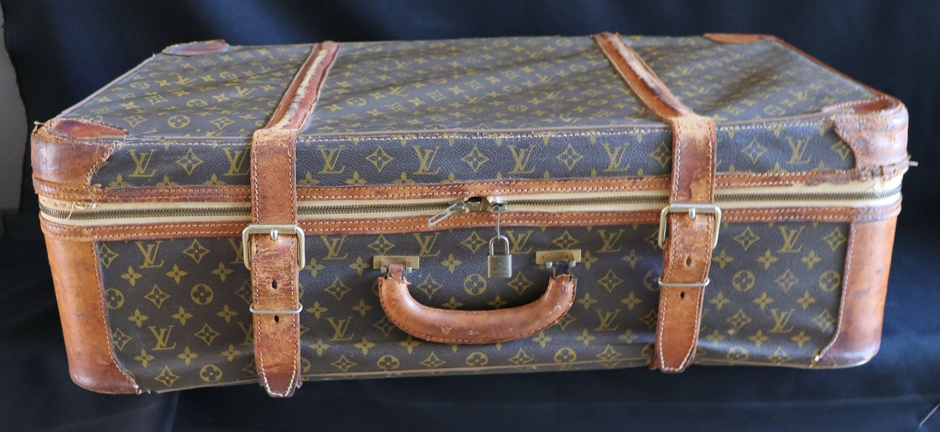 Louis VUITTON. Koffer, Valise, Vintage, LOUIS VUITTON TRAVELING CASE, 53 x 79 x 24 cm - Image 4 of 9