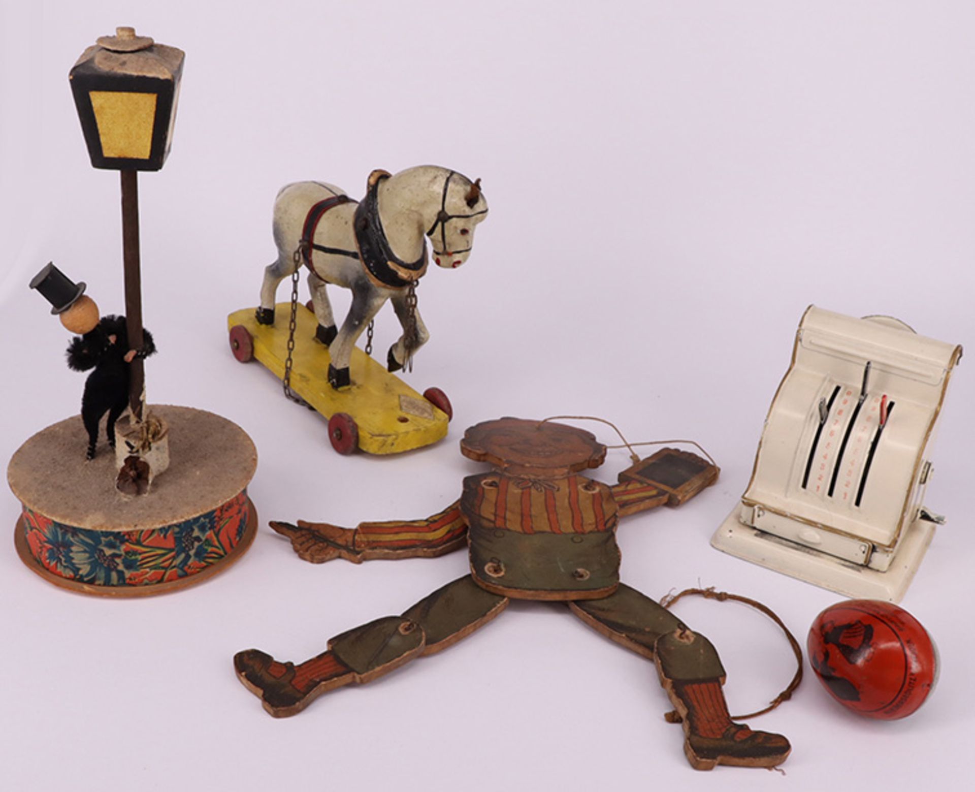 Konvolut, Spielzeug: 23 x Blechplatten (14,5 cm) für Polyphon, Symphonion; 1 x Ziehhund, beweglicher - Bild 15 aus 20