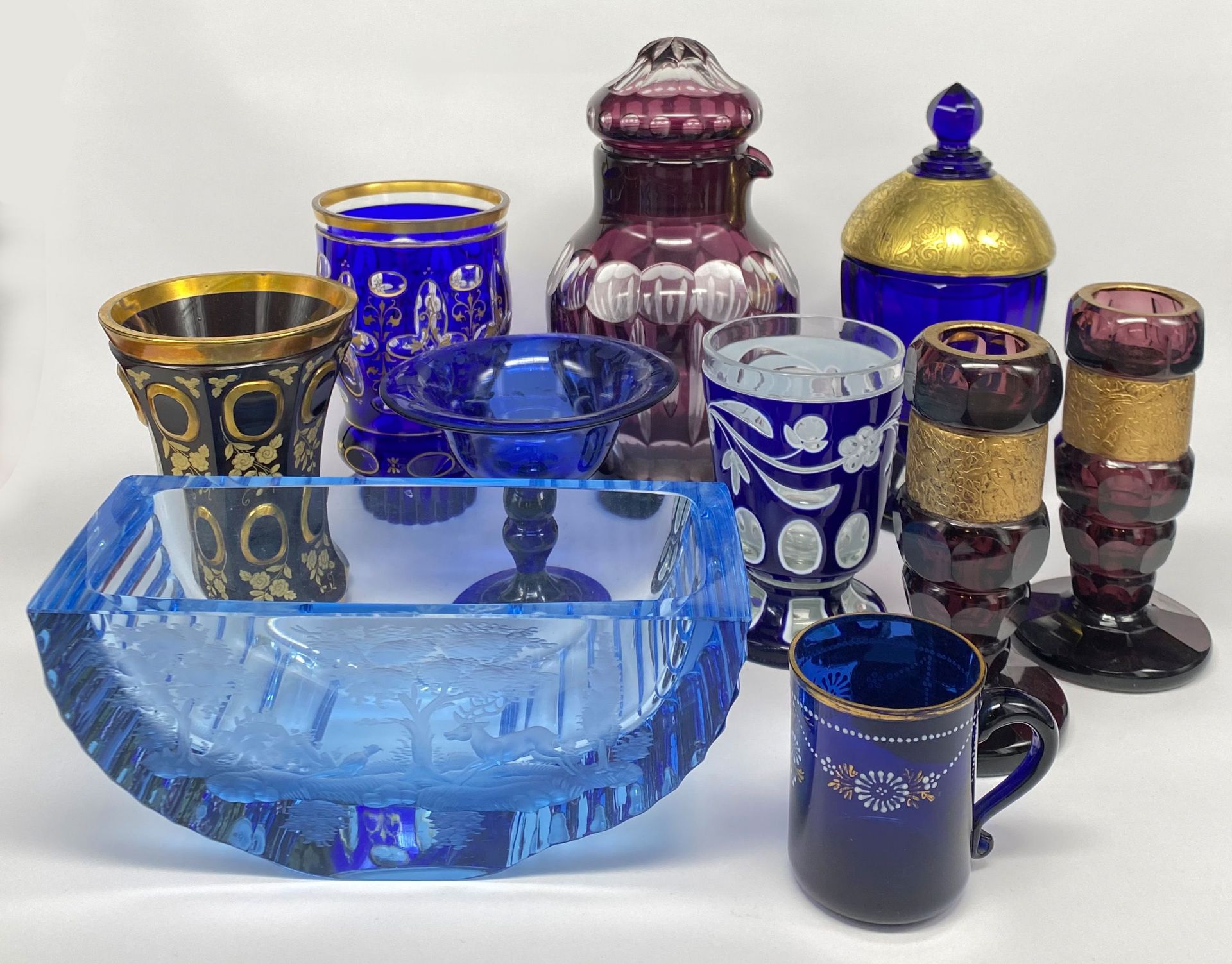 Konvolut aus blauem und violettem Glas, überw. 19. Jh., Sammlungsauflösung: hellblaue Schale mit