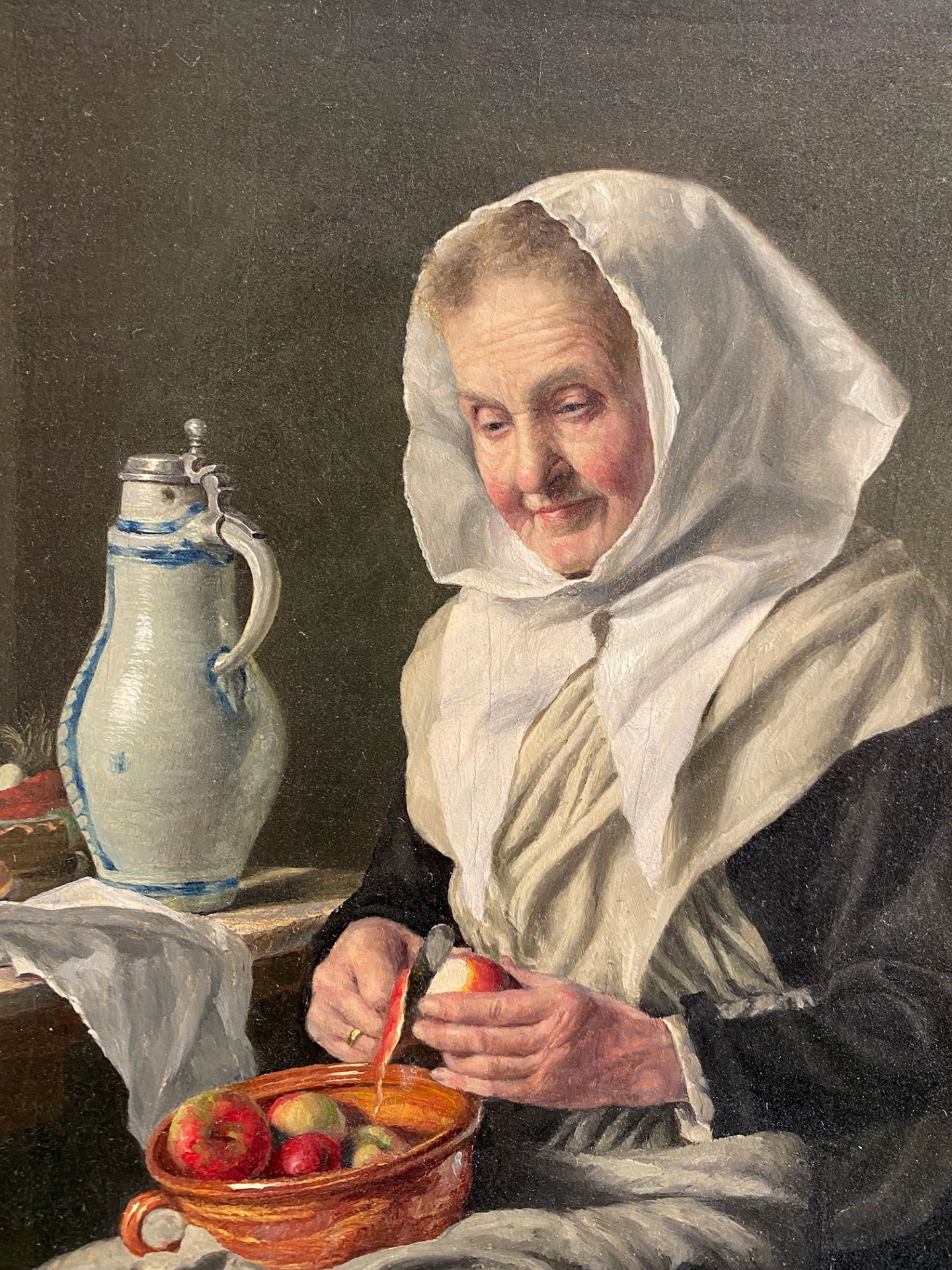 Hans Almer, 1. Hälfte 20. Jh., Alte Frau in einer Stube beim Äpfel schälen, neben ihr auf einem - Bild 3 aus 5