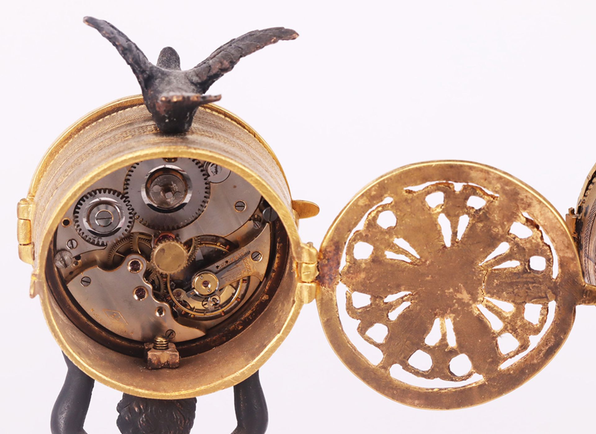 Paar Uhrenhalter, Messingbronze, 2. Hälfte 19. Jh., teils älter, klassizistische Sockel mit - Image 7 of 7