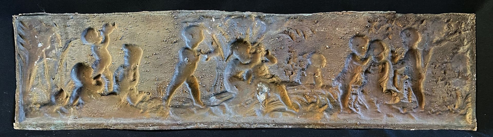 Unbekannter Künstler, 19. Jh., Puttenrelief, Bronze, Altersspuren, 18 x 71 cm - Image 2 of 2