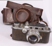 Leica, D.R.P. Ernst Leitz, Wetzlar, Kamera Nr. 261592, Objektiv f=5 cm 1:2, No 405024, Zustand: