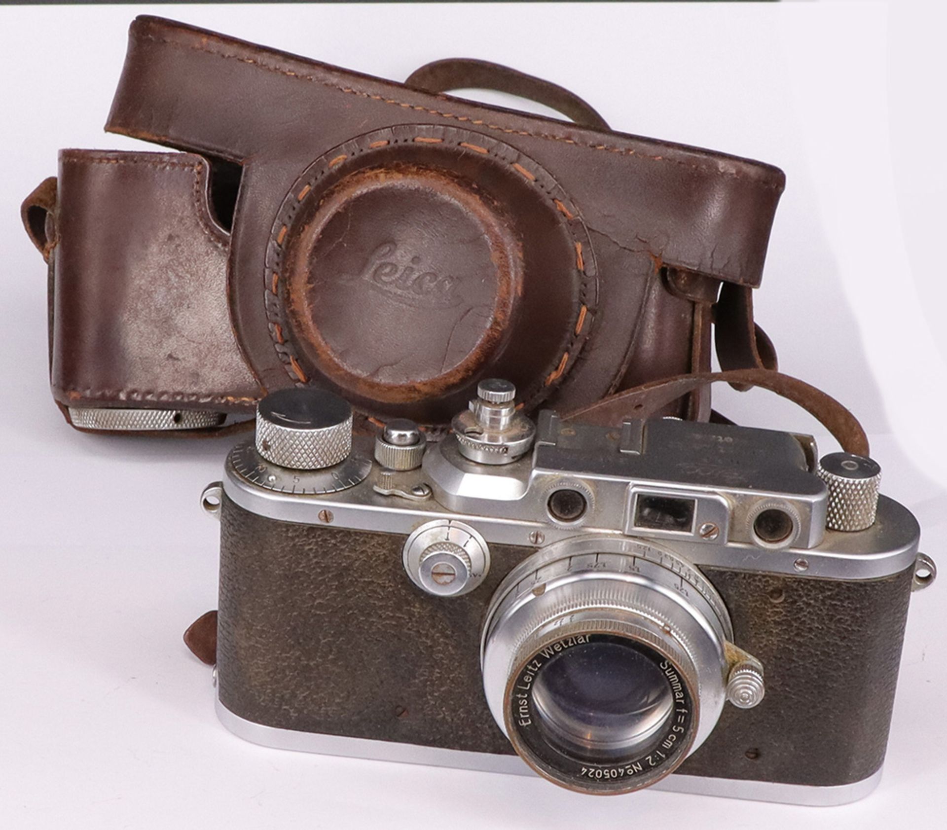 Leica, D.R.P. Ernst Leitz, Wetzlar, Kamera Nr. 261592, Objektiv f=5 cm 1:2, No 405024, Zustand: