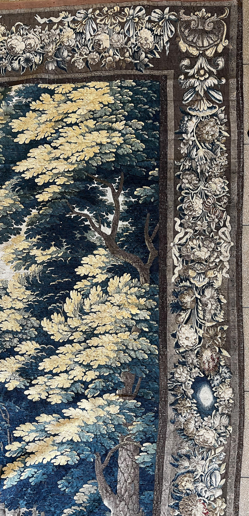 Große Tapisserie, 310 x 460 cm. Flandern, 18. Jahrhundert. Prächtiger, flämischer Wirkteppich in den - Image 4 of 18