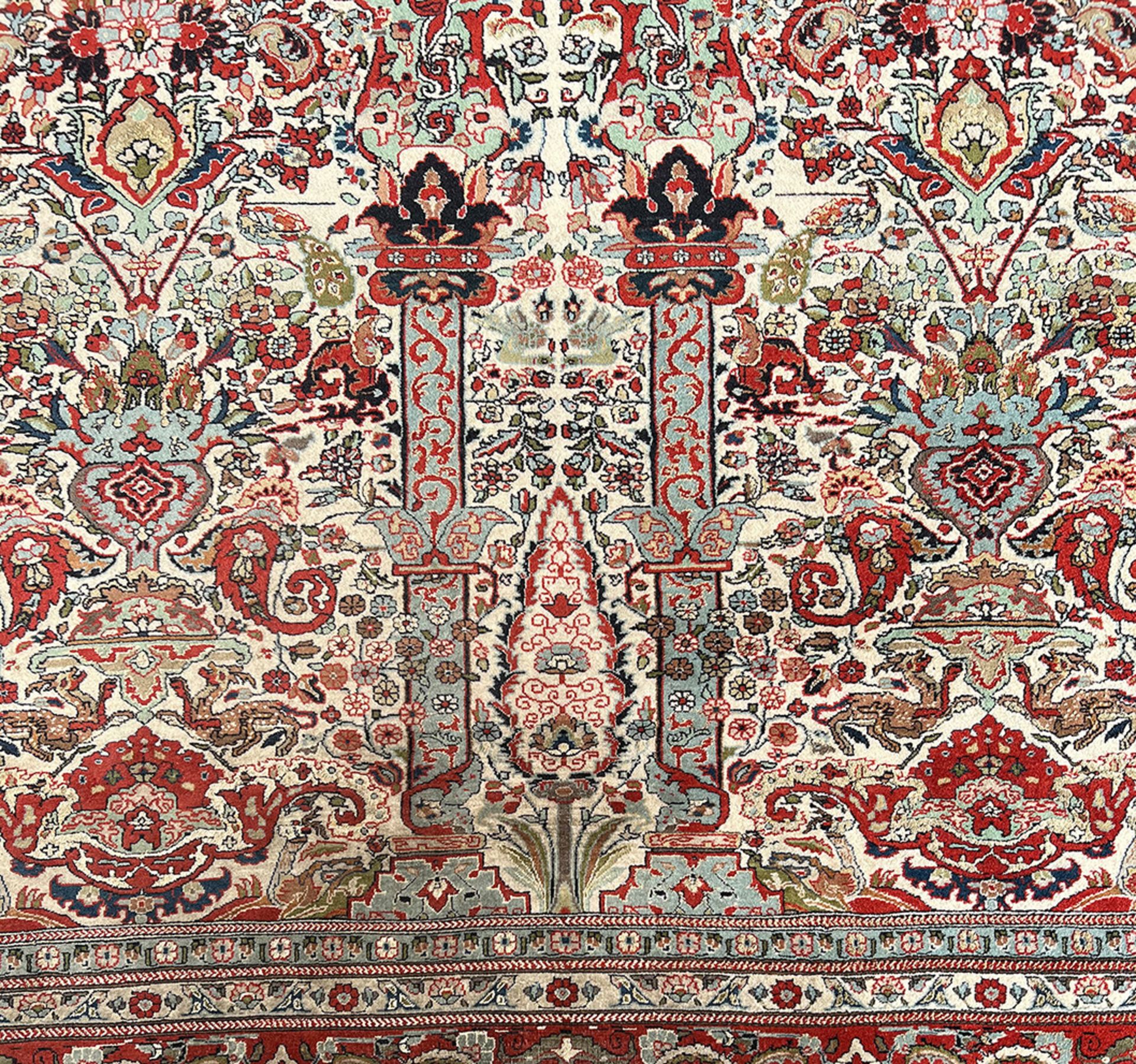Orientteppich, Indoghom, ca. 50 Jahre alt, Alters- und Gebrauchsspuren, 360 x 275 cm. Oriental - Image 4 of 6