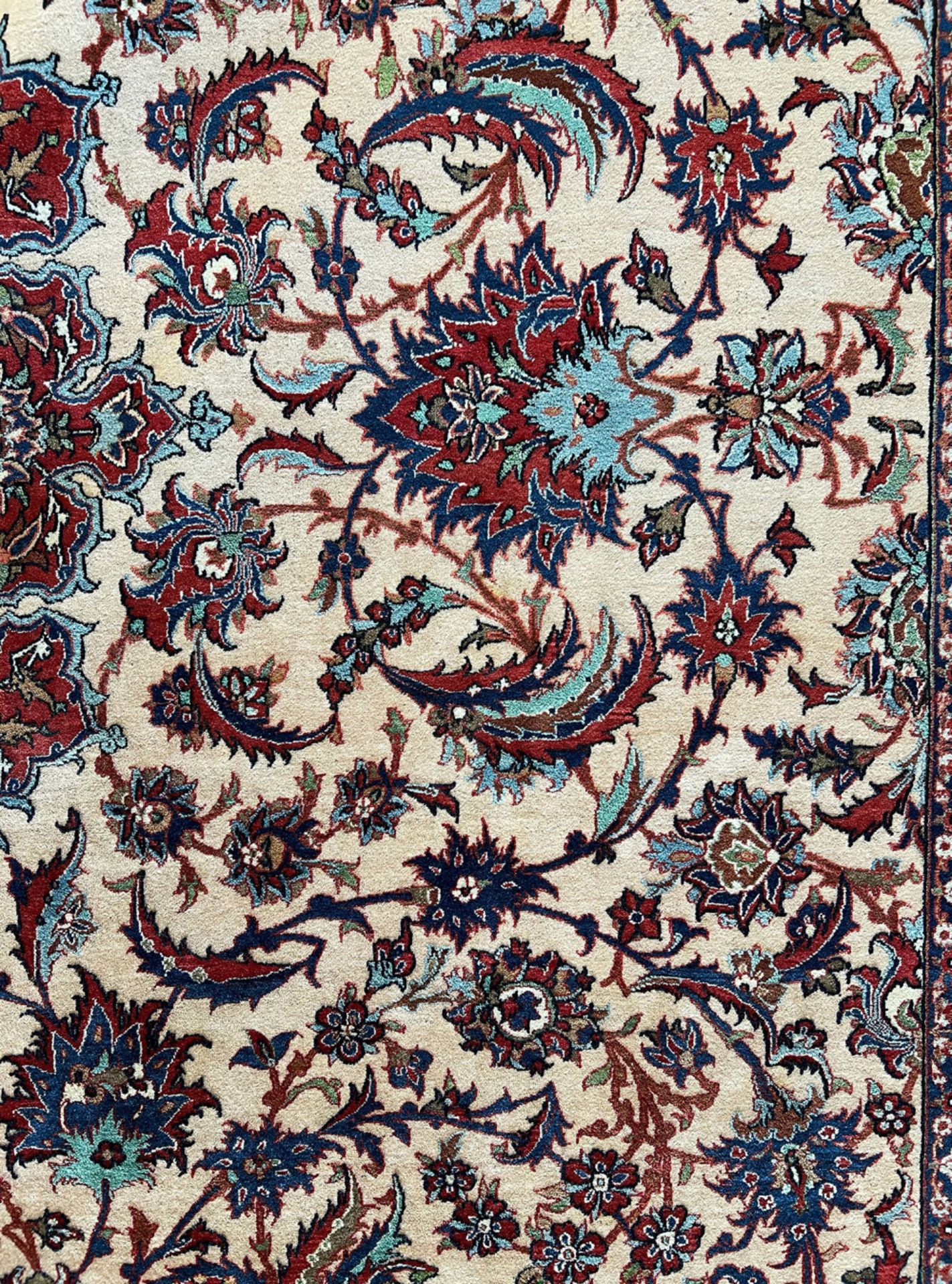 Orientteppich, Isfahan, Altersspuren, Fransen teils beschädigt, 308 x 422 cm - Image 14 of 19