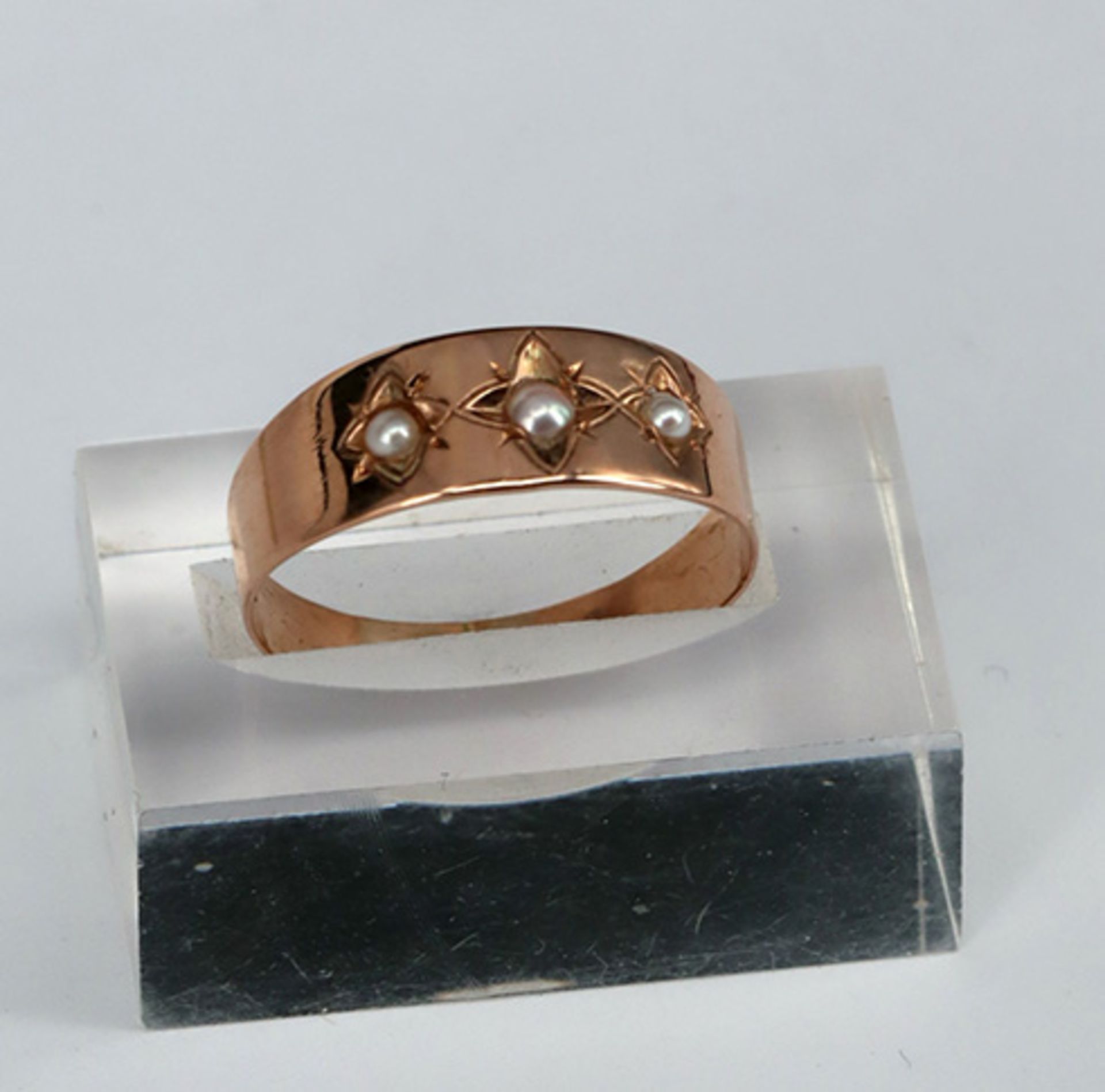 Konvolut Schmuck, zwei Anhänger, ein Ring: Perl-Diamant-Anhänger an Kette, 375er GG, Ende 19. Jh., - Bild 4 aus 5