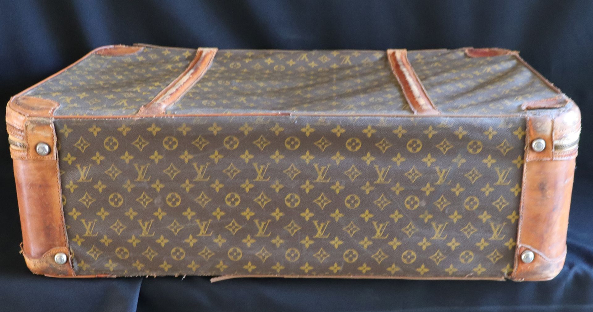 Louis VUITTON. Koffer, Valise, Vintage, LOUIS VUITTON TRAVELING CASE, 53 x 79 x 24 cm - Image 9 of 9