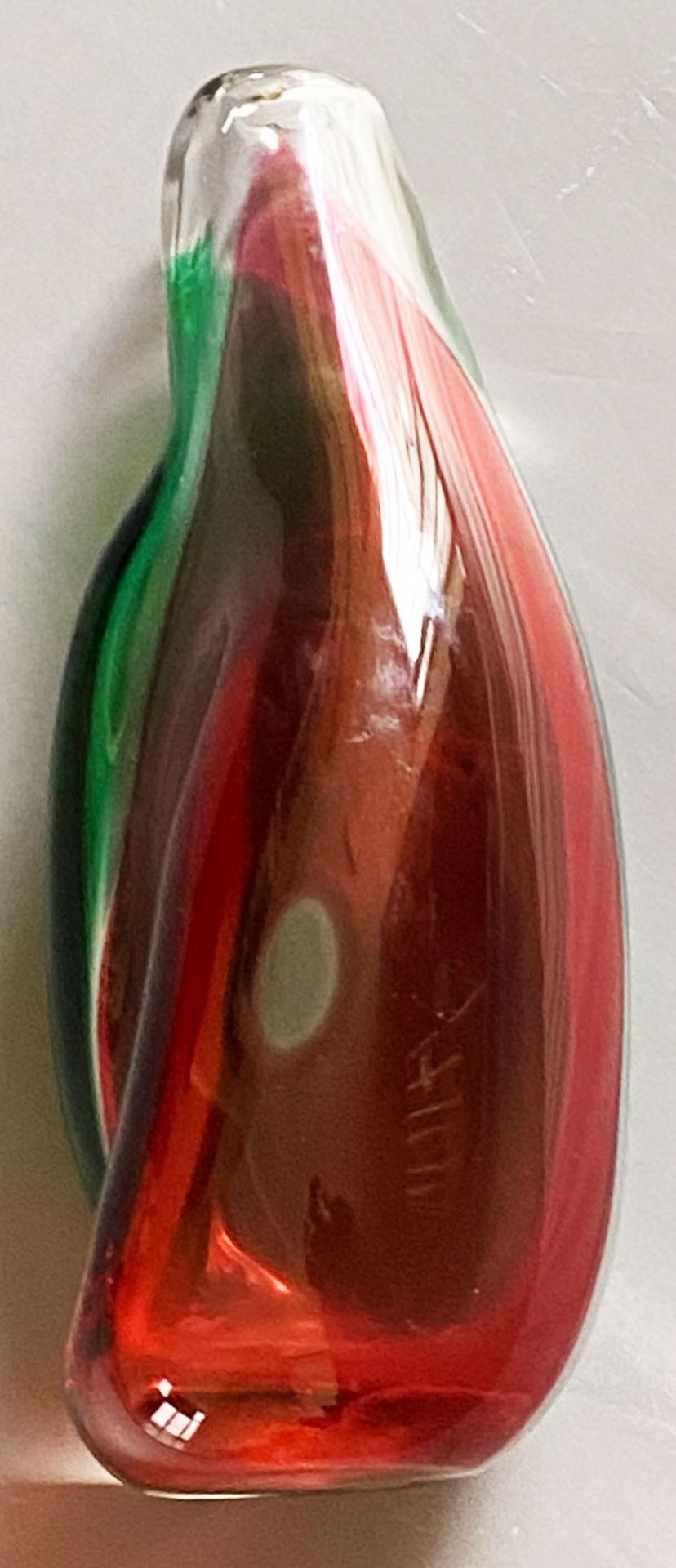 Hohe Vase in grünem, farblosem und rotem Glas, an der Unterseit sign. "Archimede Seguso Murano", - Bild 4 aus 4