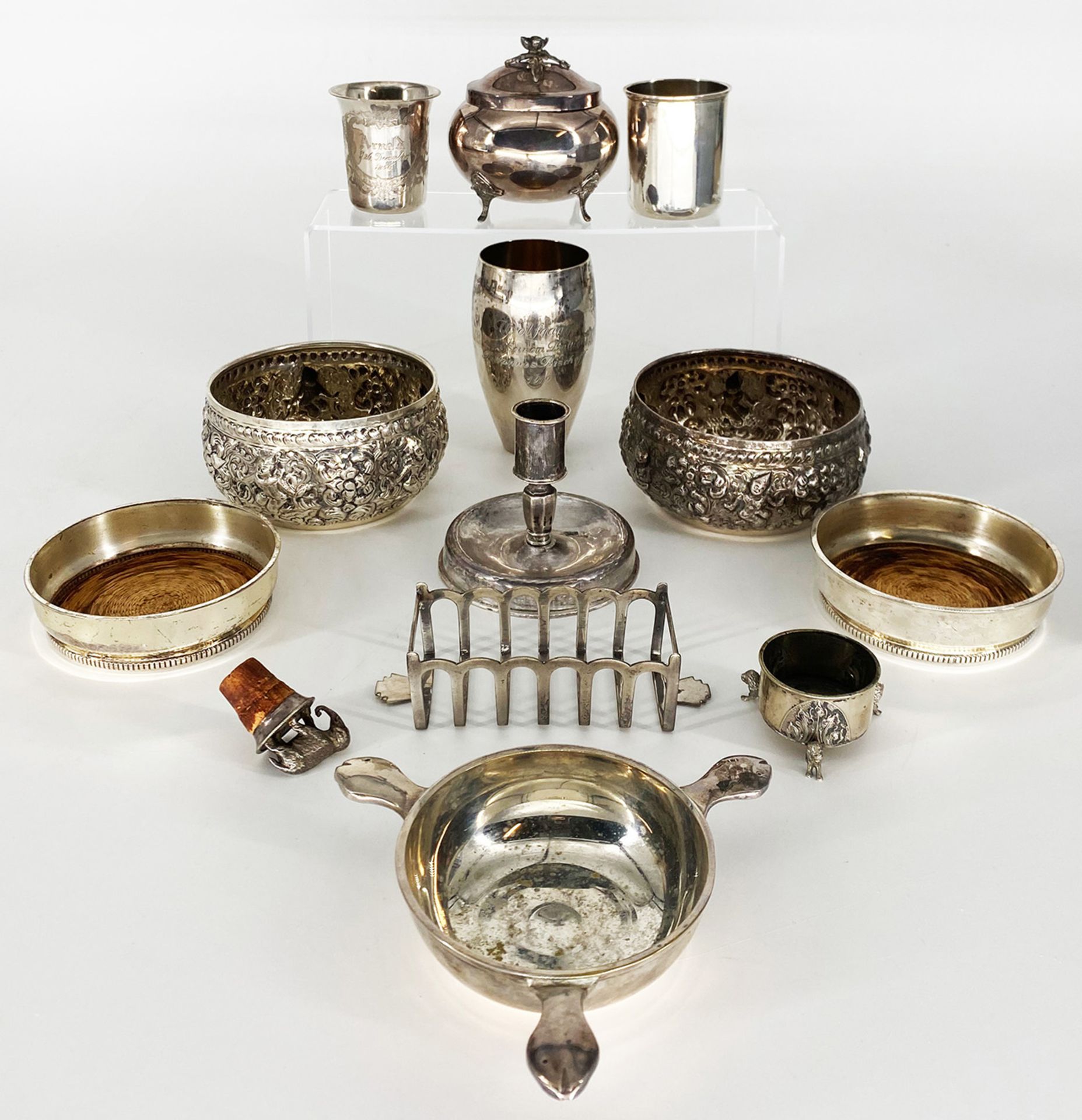 Konvolut Silber, 12 unterschiedliche Objekte: Becher, bez. und dat. 1919, innen vergoldet,