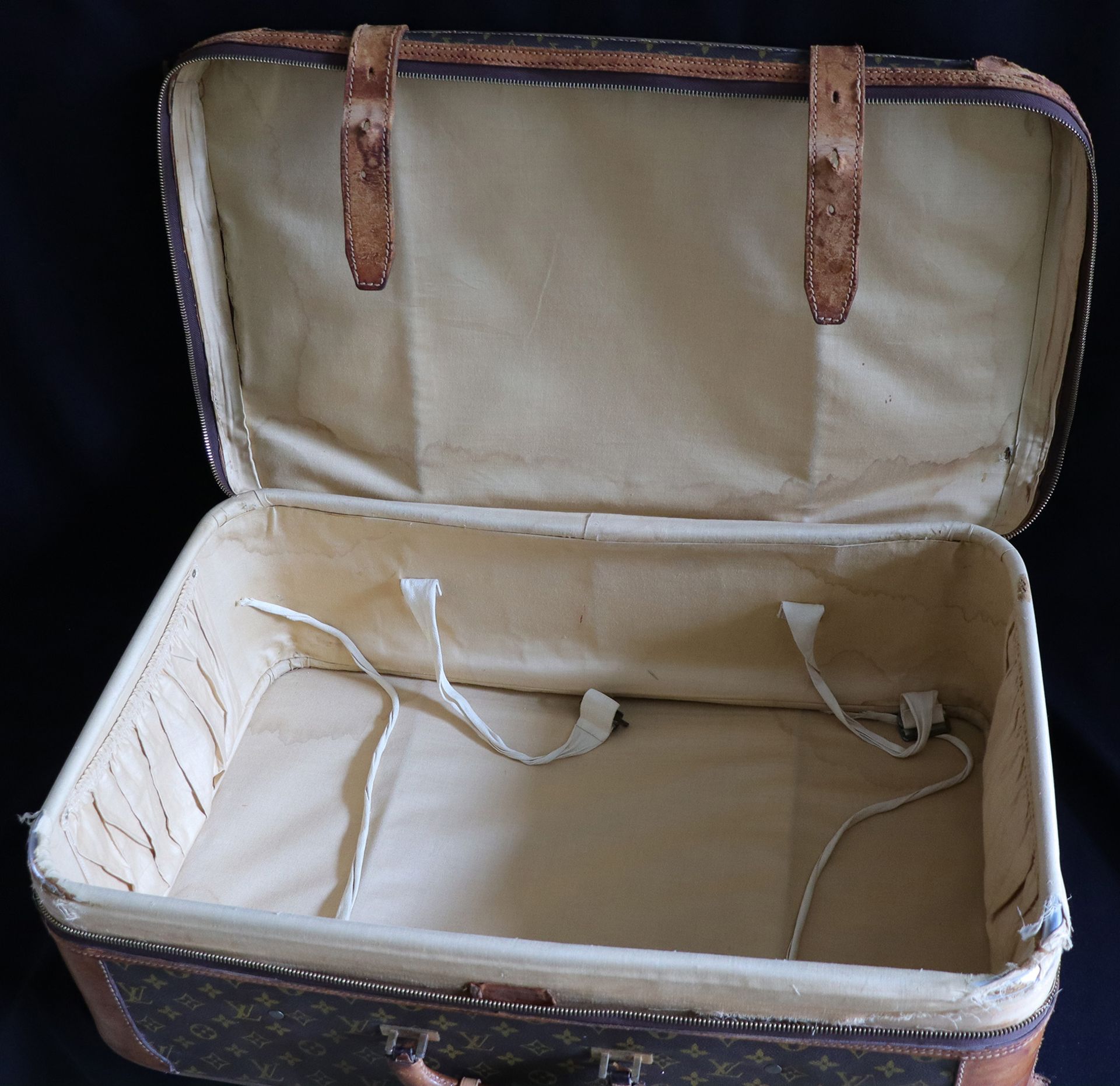 Louis VUITTON. Koffer, Valise, Vintage, LOUIS VUITTON TRAVELING CASE, 47 x 69 x 22 cm - Image 7 of 10