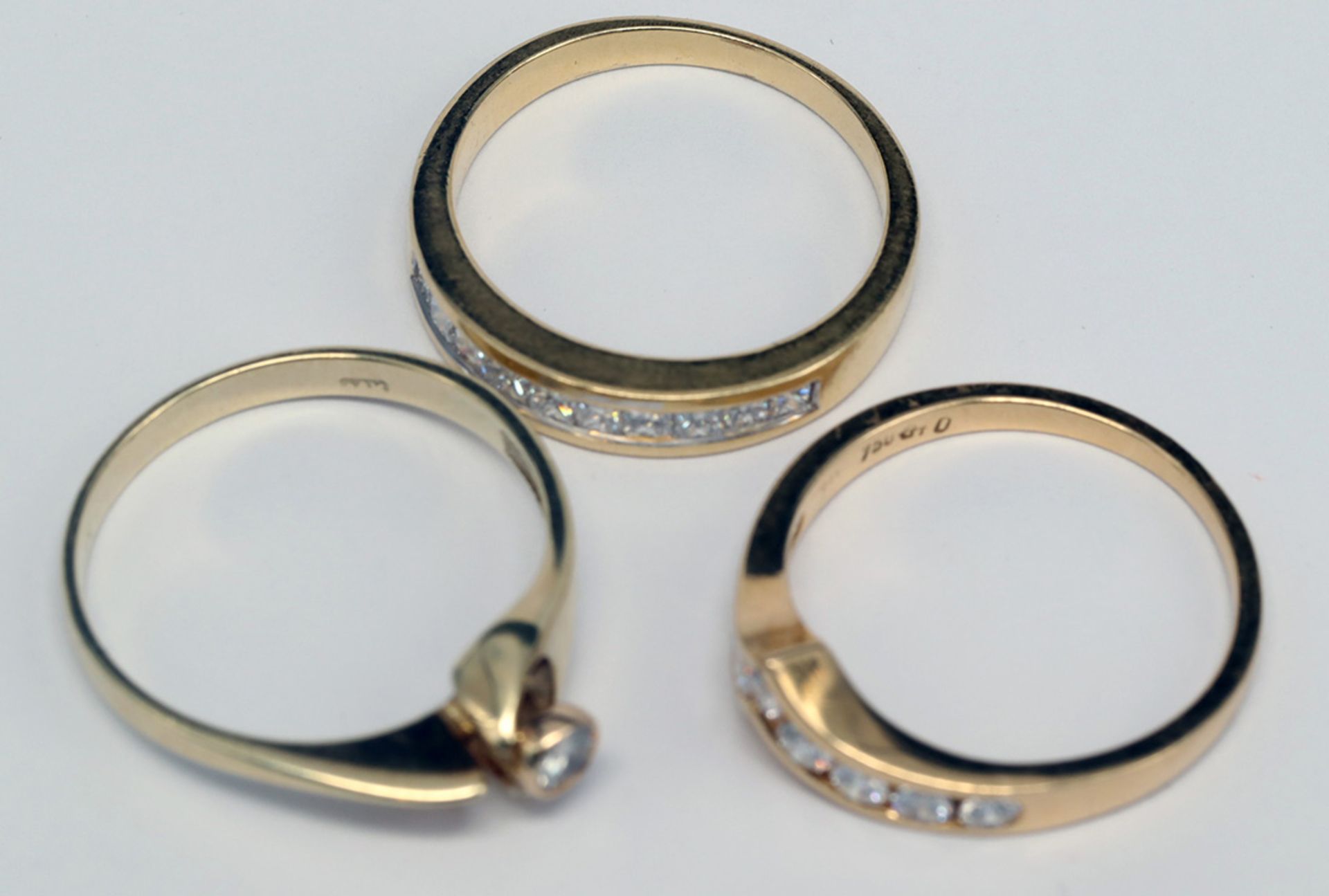 3 Diamantringe, mit schönen Brillanten. Davon 2 x 750er GG, 7,85 g: Ring mit 10 Princess cut - Image 4 of 4