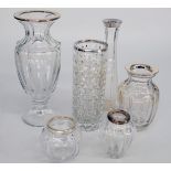 Konvolut aus 6 Kristallvasen mit Silberrand bzw. Silbereinfassung, 800er bis 925er Silber, diverse