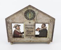 "Meistertrunk, 1631, Rothenburg". Blech-, Holz-, Eisenkonstruktion. Figuren lassen sich von hinten