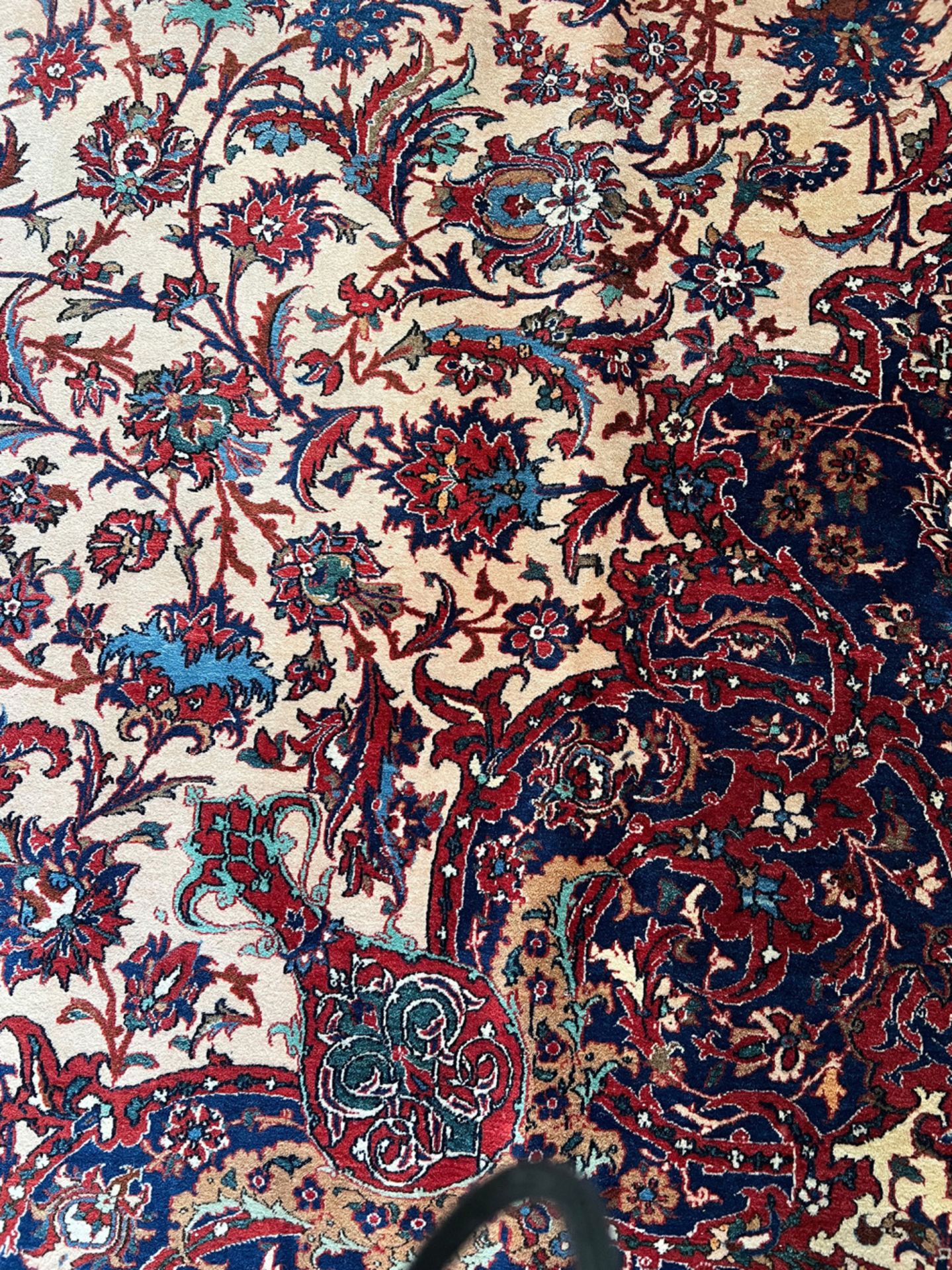 Orientteppich, Isfahan, Altersspuren, Fransen teils beschädigt, 308 x 422 cm - Image 19 of 19