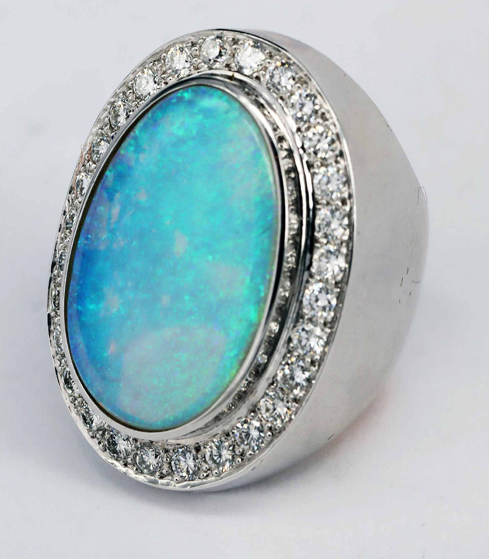 Ring, 750er WG, Handarbeit, mit türkisblauem Opal, 15,5 mm x 24 mm, sowie 28 Brillanten à 0,04 ct, - Image 3 of 6