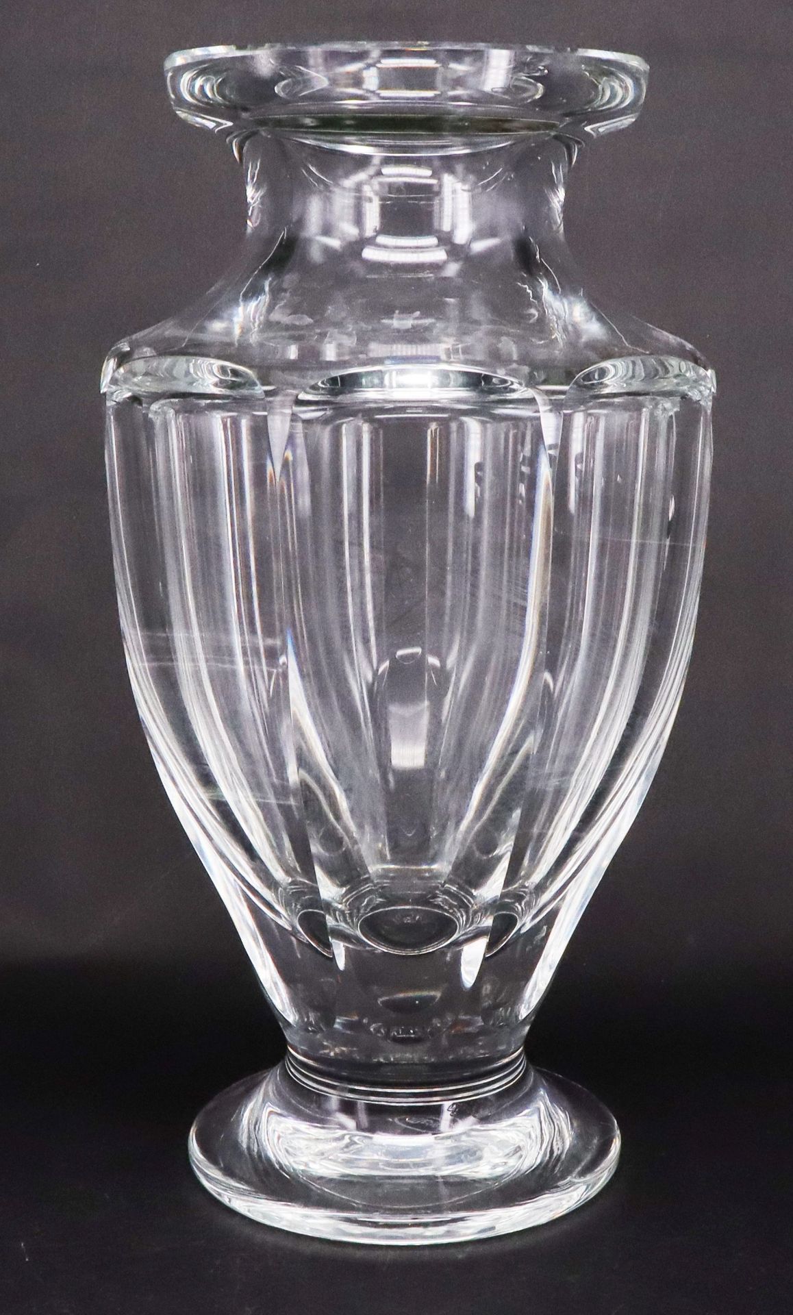 Glas-Konvolut, Moser, Karlsbad, Böhmen: große Vase aus dickwandigem, farblosem Glas, - Bild 3 aus 5