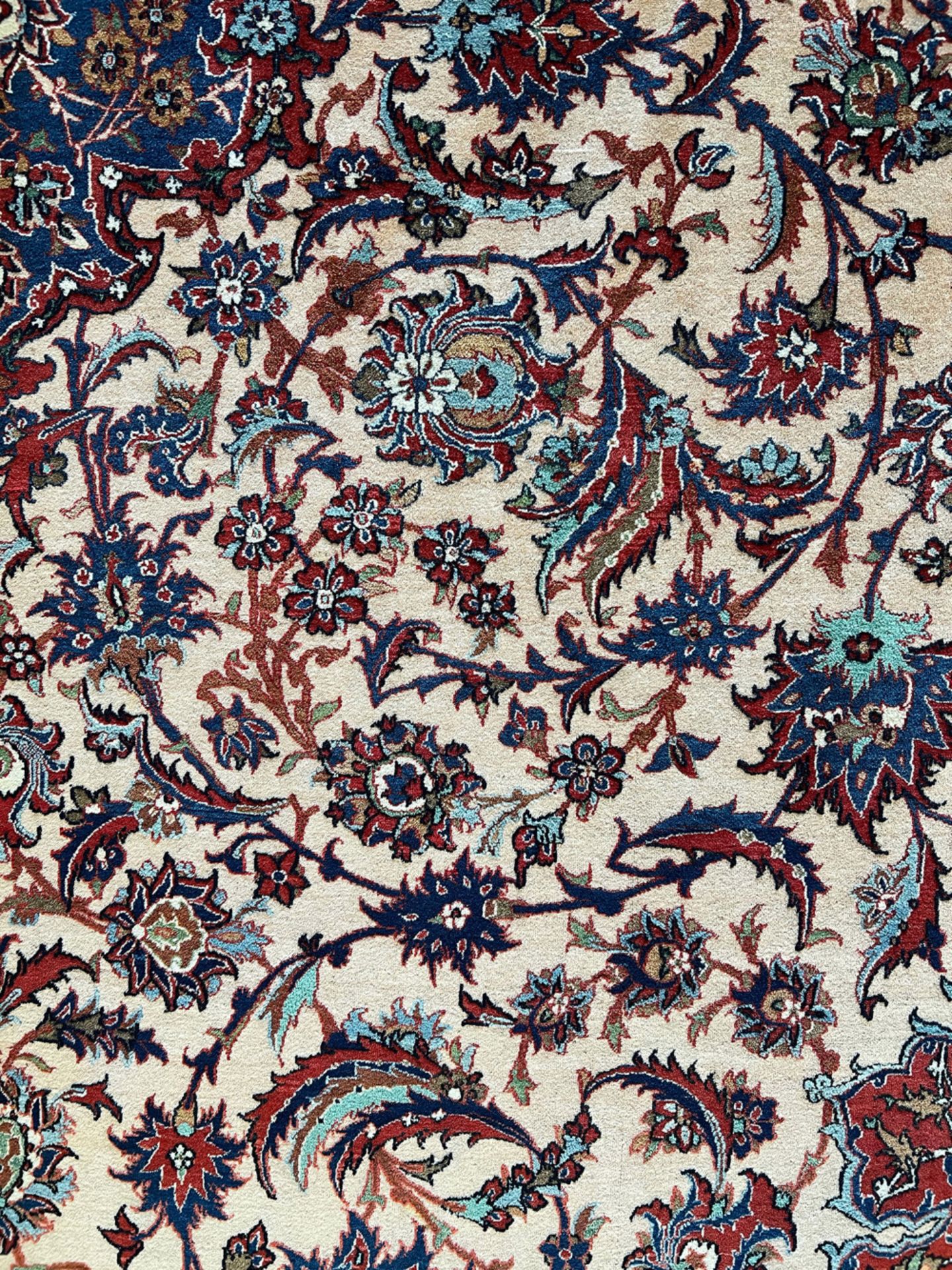 Orientteppich, Isfahan, Altersspuren, Fransen teils beschädigt, 308 x 422 cm - Image 12 of 19