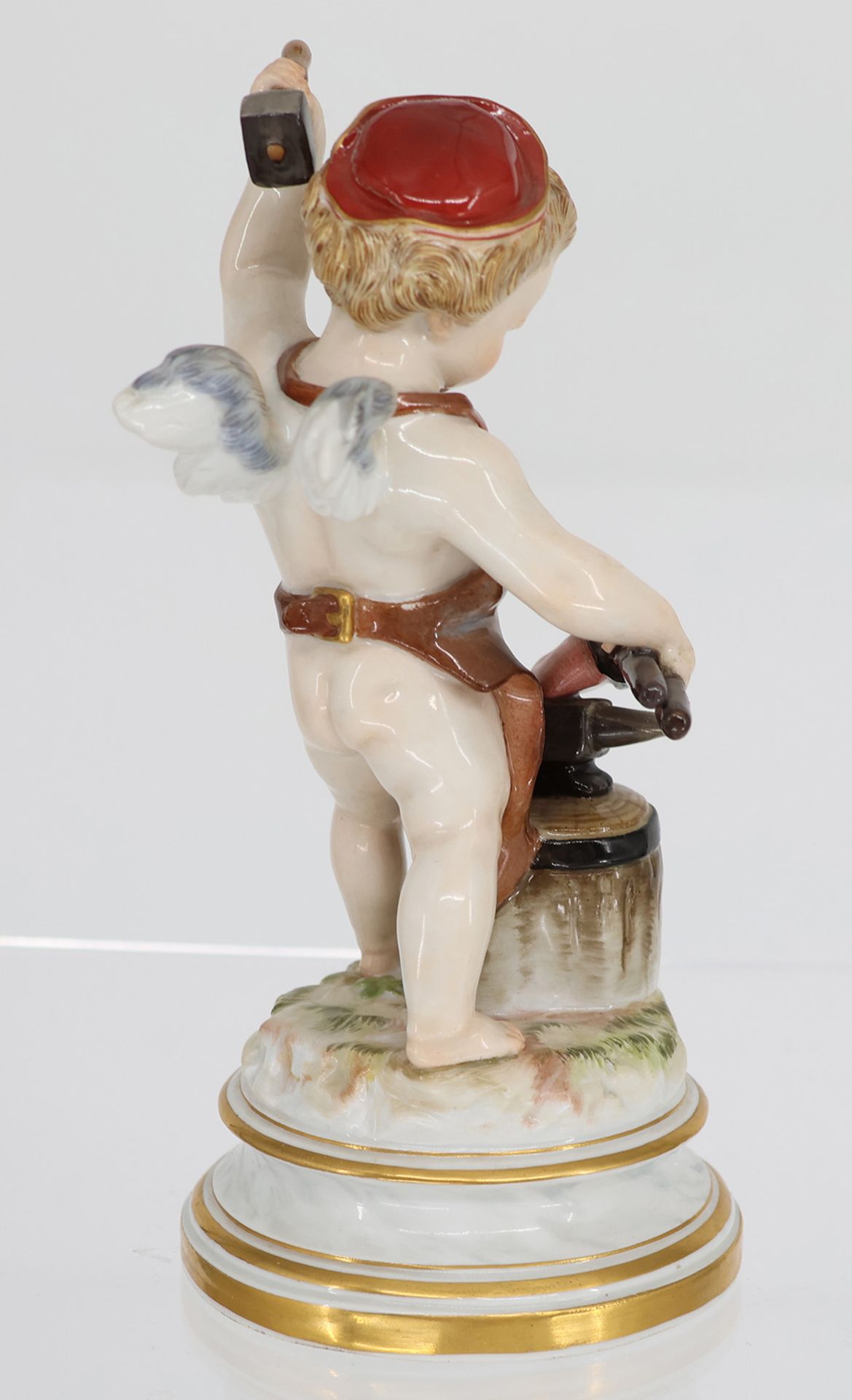 Amor als Schmied, Meissen, Entw.: Heinrich Schwabe. Schwertermarke Meißen. Mit Schürze bekleidet - Bild 4 aus 4