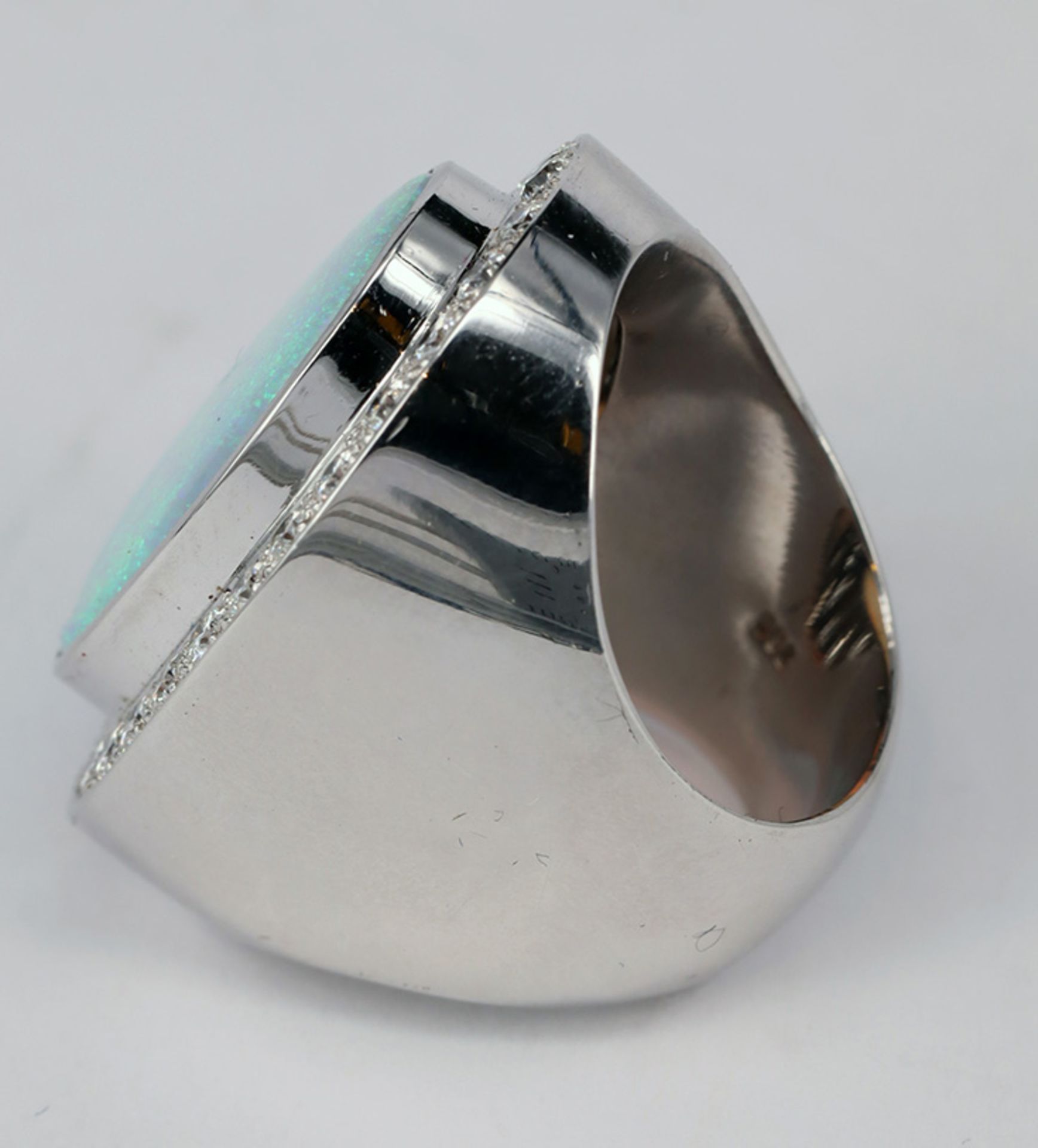 Ring, 750er WG, Handarbeit, mit türkisblauem Opal, 15,5 mm x 24 mm, sowie 28 Brillanten à 0,04 ct, - Image 5 of 6